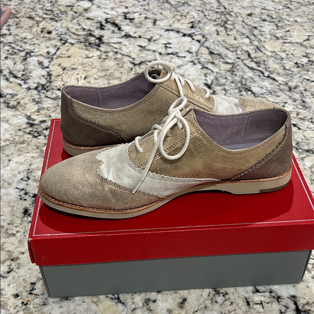 Sz 9.5 Johnston & Murphy Two-Tone Oxford Women's Shoes